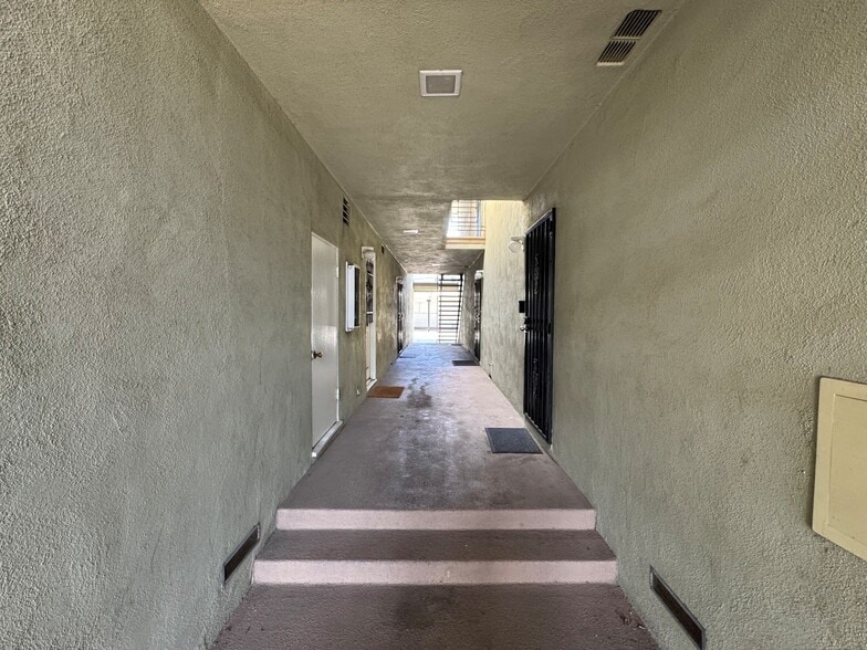 More Photos Of 11966 Oxford Ave, Hawthorne Apartments For Sale