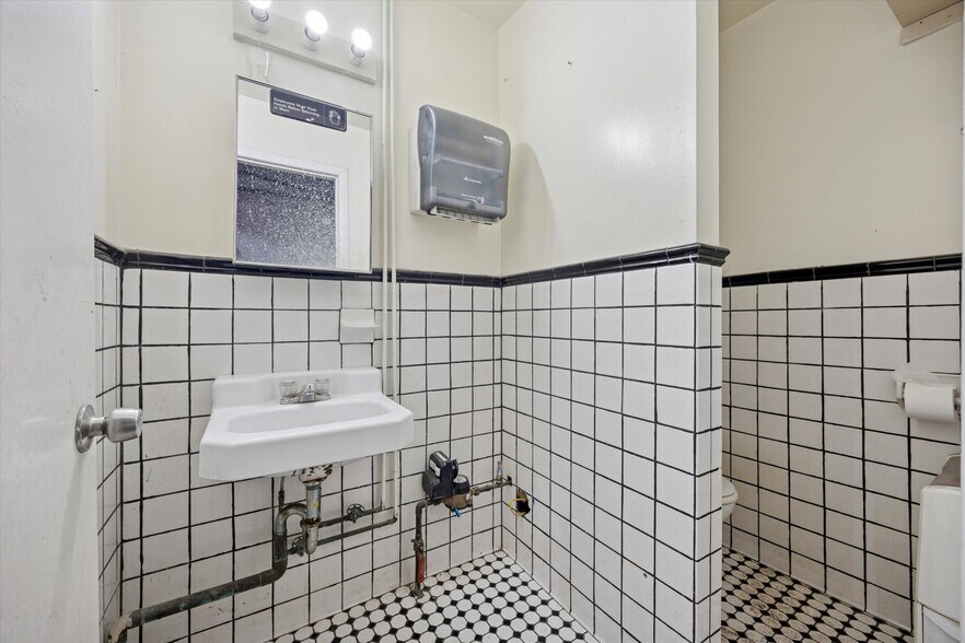 More Photos Of 3353 Miller St, Philadelphia Refrigeration Cold Storage For Sale