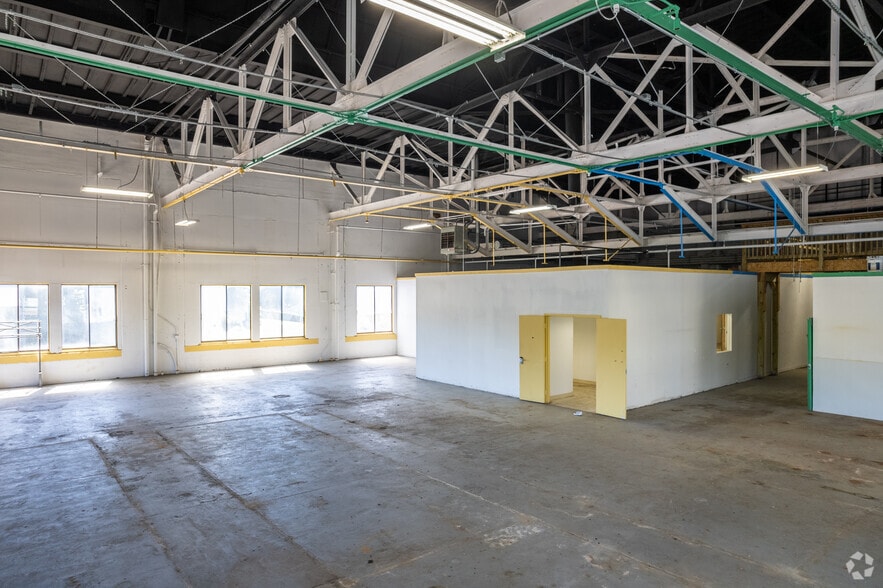 More Photos Of 290 Pratt St, Meriden Light Manufacturing For Lease