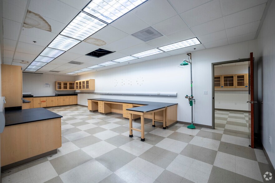 More Photos Of 355 N Wiget Ln, Walnut Creek Office For Sale