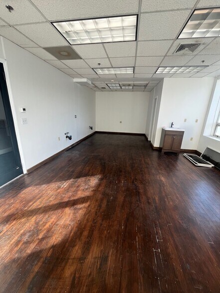 More Photos Of 36 Lasalle Rd, West Hartford Storefront Retail Office For Lease