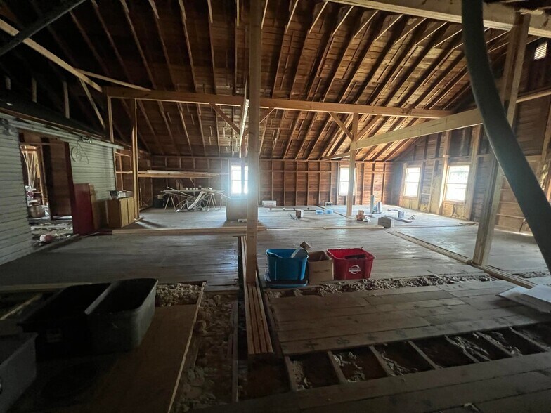 More Photos Of 380 S Main St, De Graff Light Manufacturing For Sale