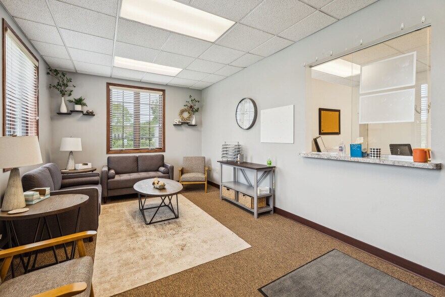 More Photos Of 952 S Park Ave, Fond Du Lac Medical For Sale