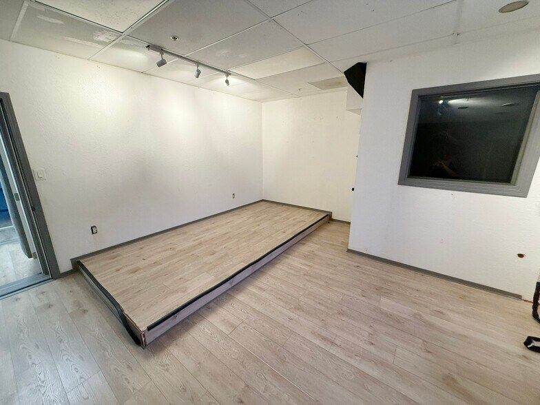 More Photos Of 5768 Paradise Dr, Corte Madera Flex For Lease