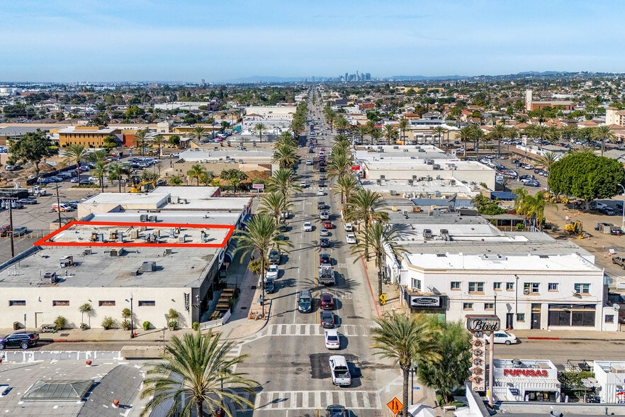 More Photos Of 605-607 W Whittier Blvd, Montebello Storefront For Sale