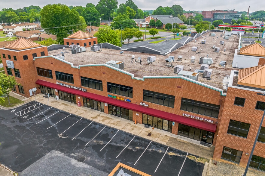 More Photos Of 709 E Market St, Greensboro Unknown For Lease