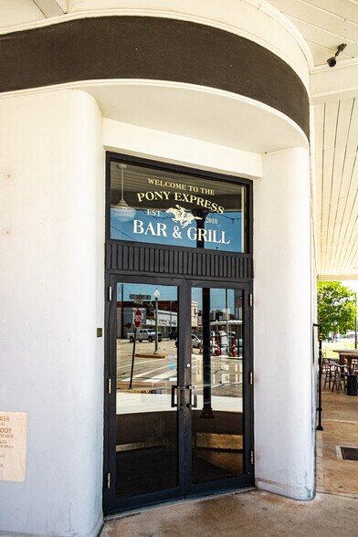 More Photos Of 302 S Magnolia St, Hearne Restaurant For Sale