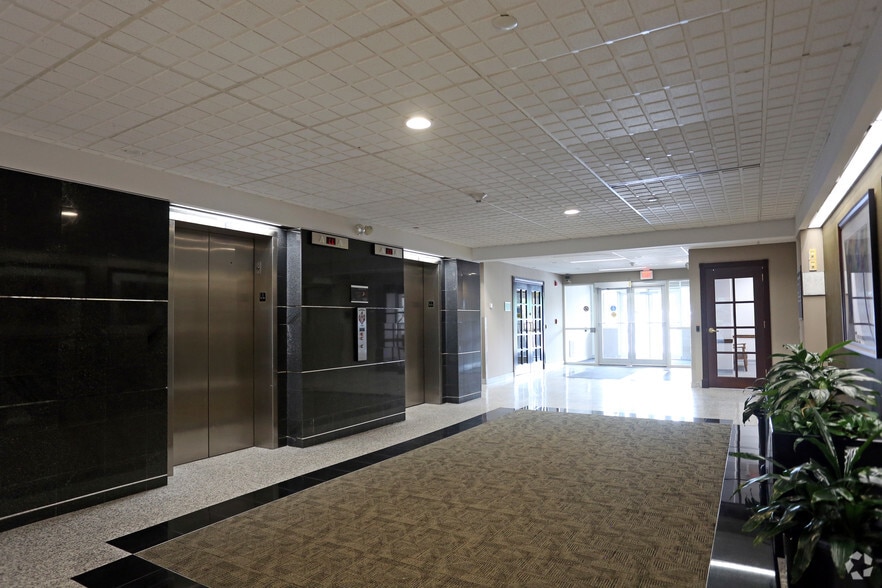 More Photos Of 6000 Midlantic Dr, Mount Laurel Unknown For Lease