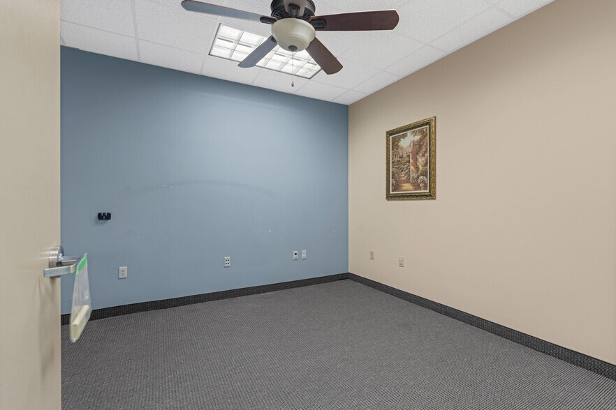 More Photos Of 2640 Pitcairn Rd, Monroeville Medical For Sale