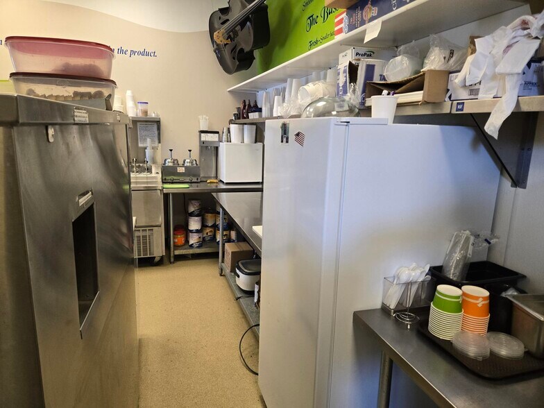 More Photos Of 1226 Oregon St, Oshkosh Restaurant For Sale