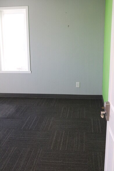 More Photos Of 4583 American Road rd, Rockford Light Distribution For Lease