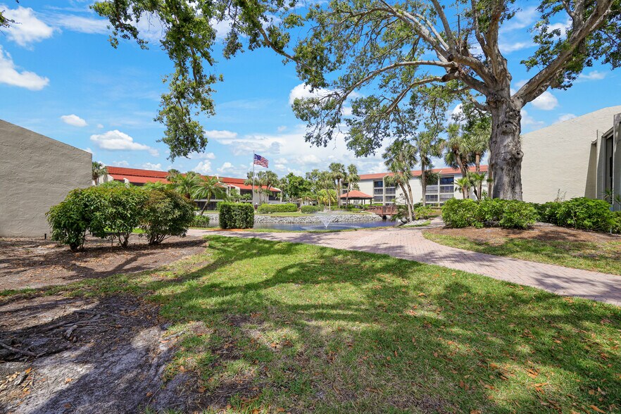 More Photos Of 4411 E Mainmast Ct, Fort Myers Specialty For Sale