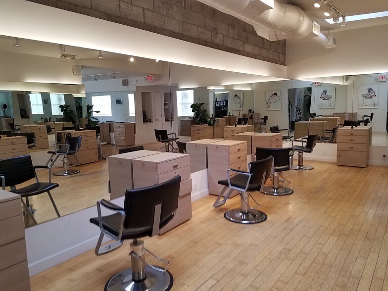 More Photos Of 1919 Mount Diablo Blvd, Walnut Creek Freestanding For Lease