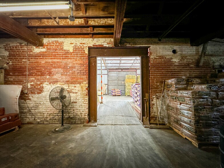 More Photos Of 230 D St NE, Miami Warehouse For Sale