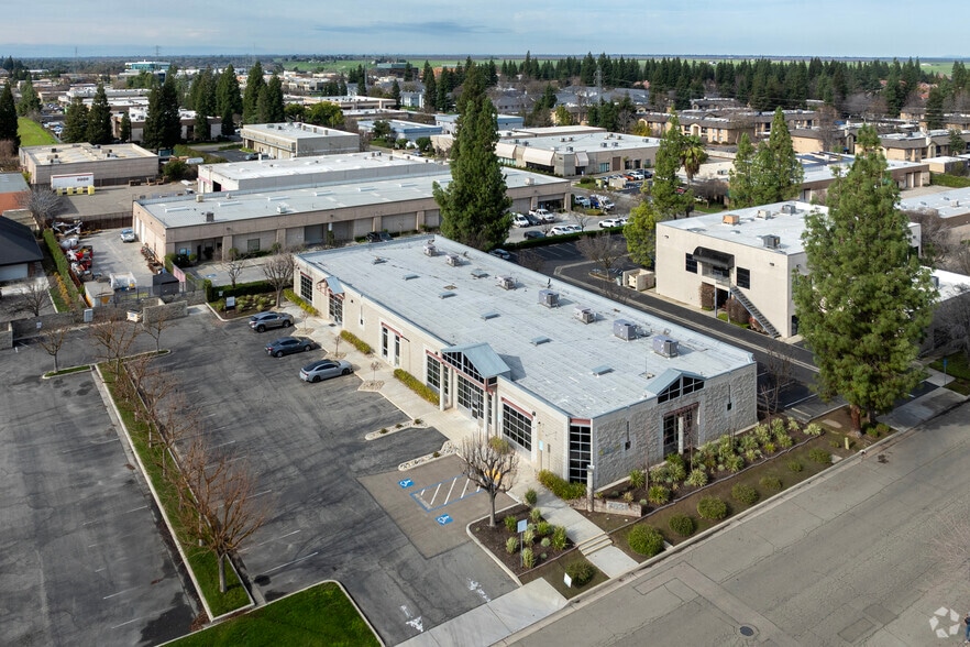 More Photos Of 7621 N Del Mar Ave, Fresno Office For Lease