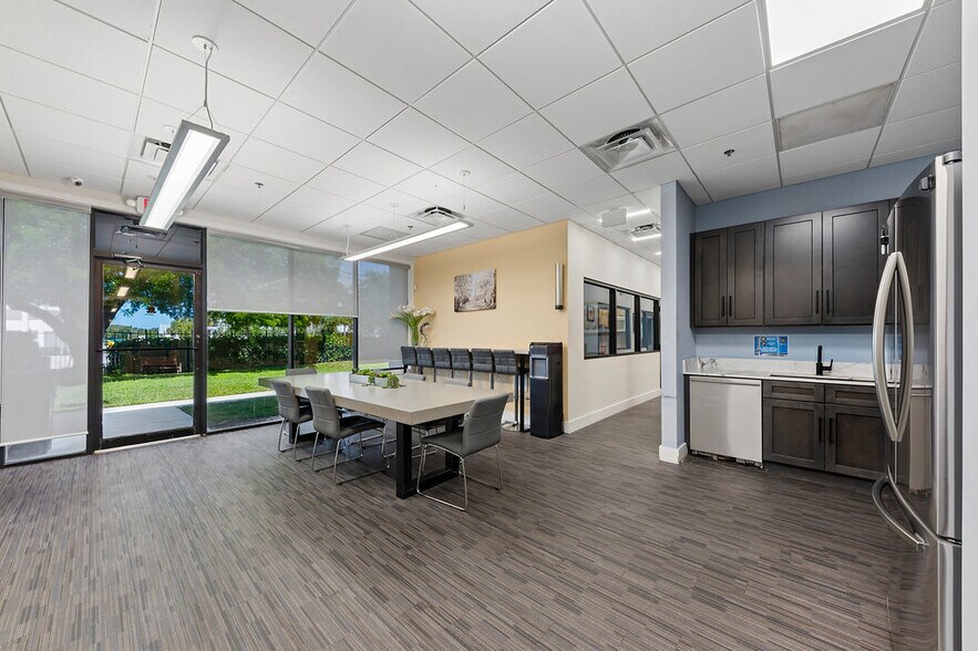More Photos Of 1590 S Congress Ave, West Palm Beach Medical For Sale