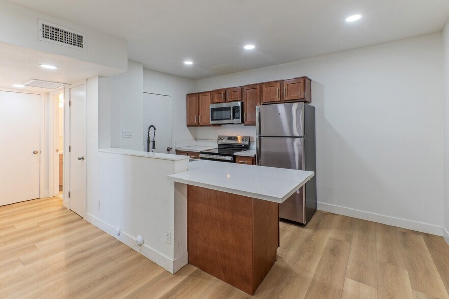 More Photos Of 2719 W Maryland Ave, Phoenix Apartments For Sale