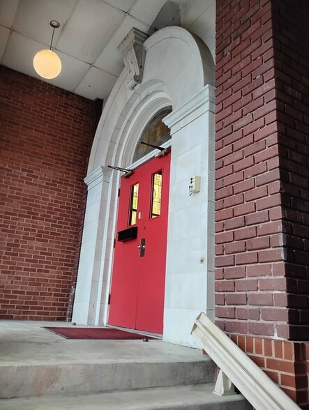 More Photos Of 906 Elm St, Coffeyville Religious Facility For Sale