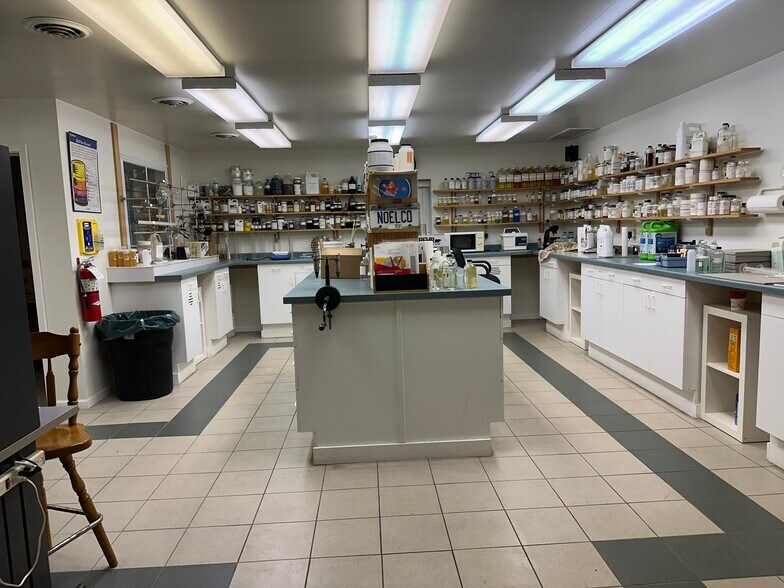 More Photos Of 160 S Locust St, Chebanse Distribution For Sale