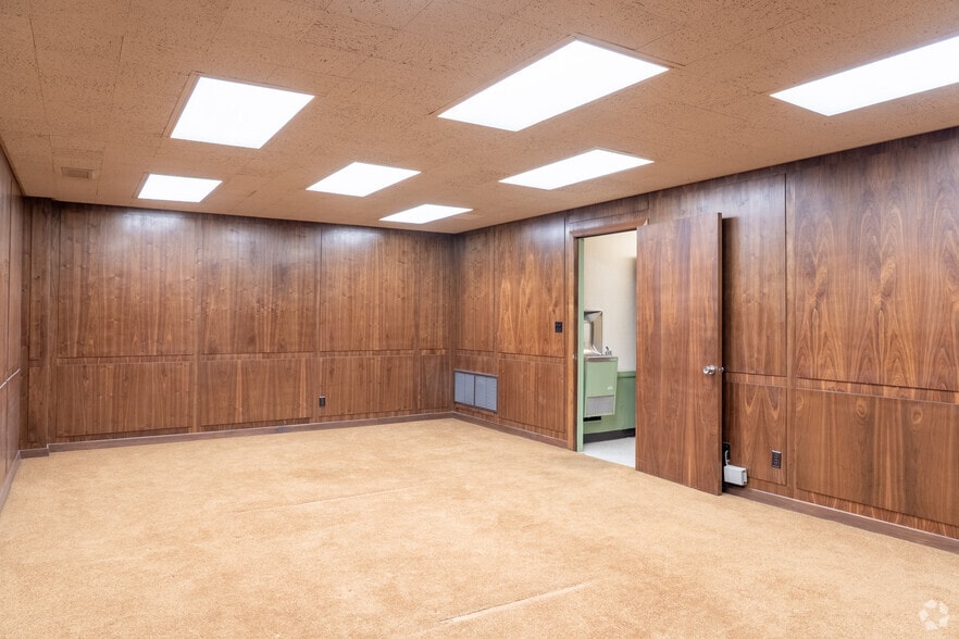 More Photos Of 3781 S Main St, Farmville Bank For Sale