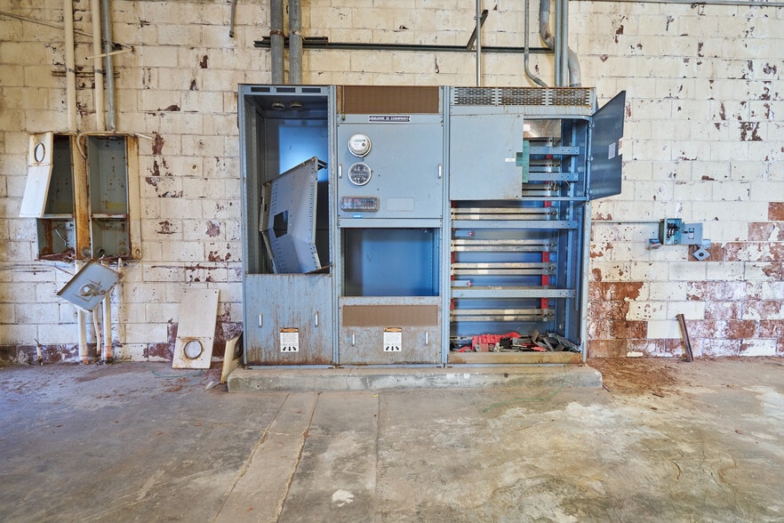 More Photos Of 1200 W El Segundo Blvd, Gardena Manufacturing For Sale