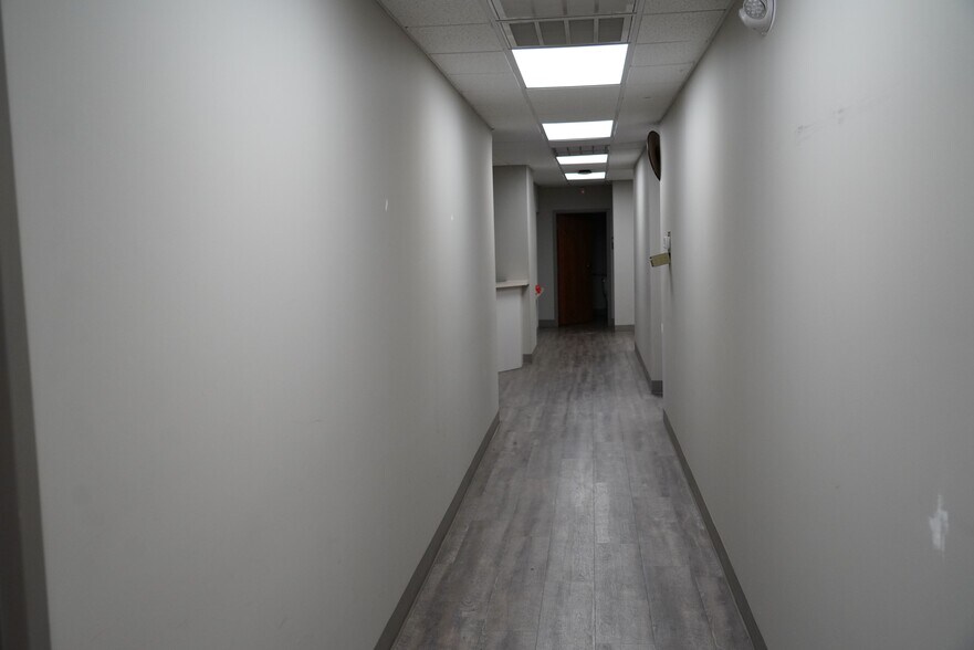 More Photos Of 1657 E Greenville St, Anderson Office For Sale