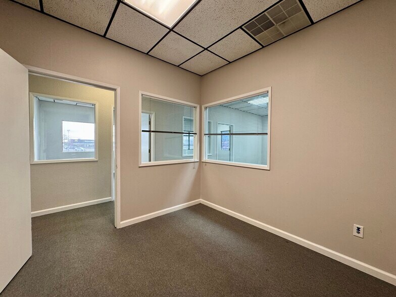 More Photos Of 804 E Cypress Ave, Redding Office For Sale
