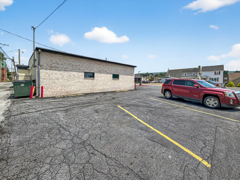 More Photos Of 2206 7th Ave, Altoona Restaurant For Sale