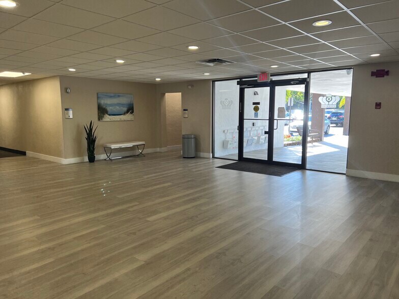 More Photos Of 8333 W McNab Rd, Tamarac Medical For Lease