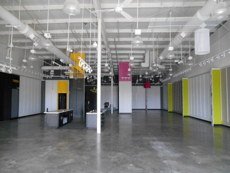 More Photos Of 1601 N I-27, Plainview Storefront Retail Office For Lease