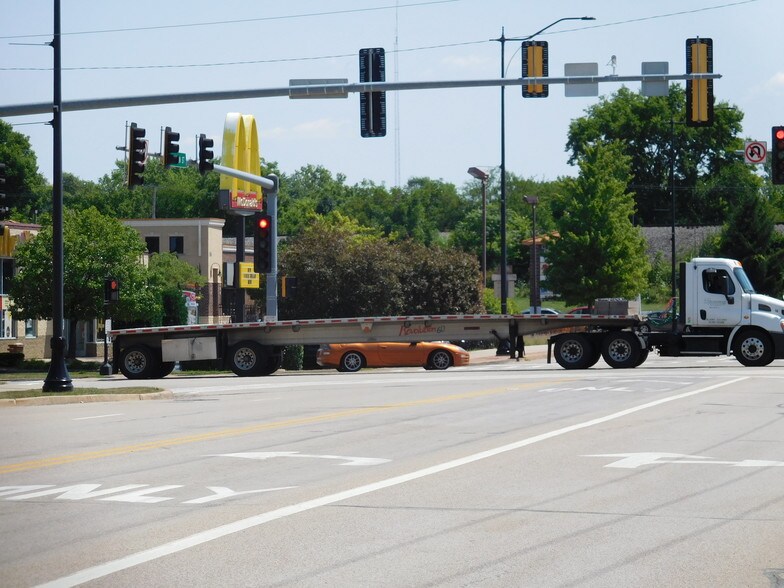 More Photos Of 506-522 W Mondamin St, Minooka General Retail For Lease