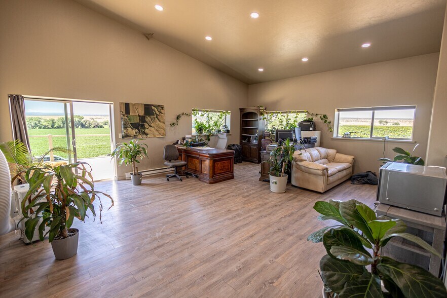 More Photos Of 53582 Falcon Rd, Olathe Winery Vineyard For Sale