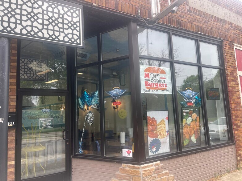 More Photos Of 1809-1811 NE Plainfield Ave, Grand Rapids General Retail For Sale