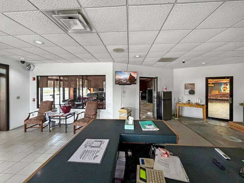 More Photos Of 3080 Colony Blvd, Leesville Hotel For Sale