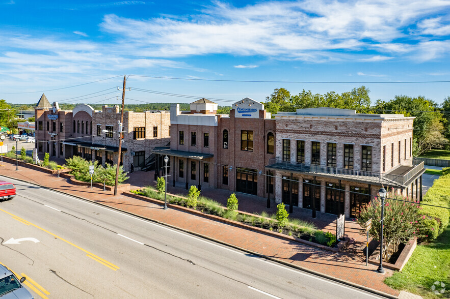 Primary Photo Of 21123 Eva St, Montgomery Medical For Lease