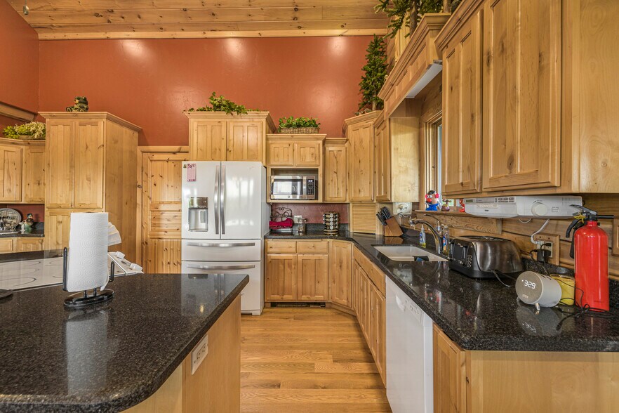 More Photos Of 1665 Whisper Ridge Rd, Ashton Hotel For Sale