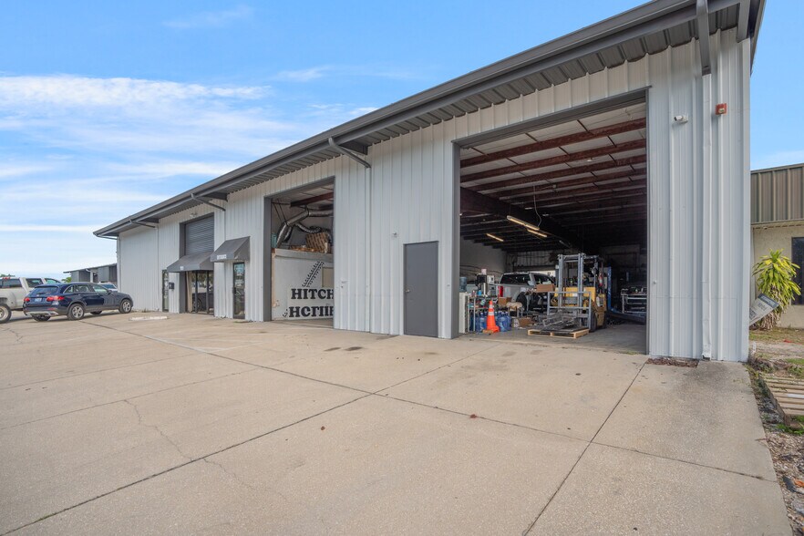 More Photos Of 1925 12th St, Sarasota Light Manufacturing For Lease