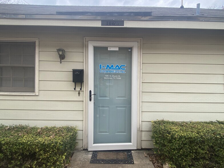 More Photos Of 106 1/2 S Church St, McKinney Freestanding For Lease