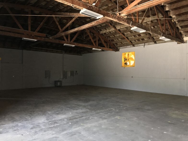 More Photos Of 2525 Kansas Ave, Riverside Manufacturing For Sale