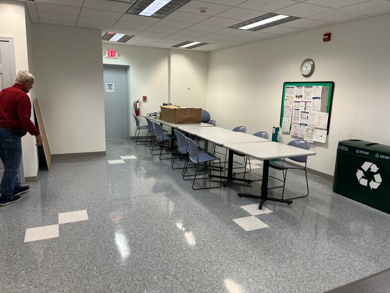 More Photos Of 14 Currency Dr, Bloomington Office For Sale
