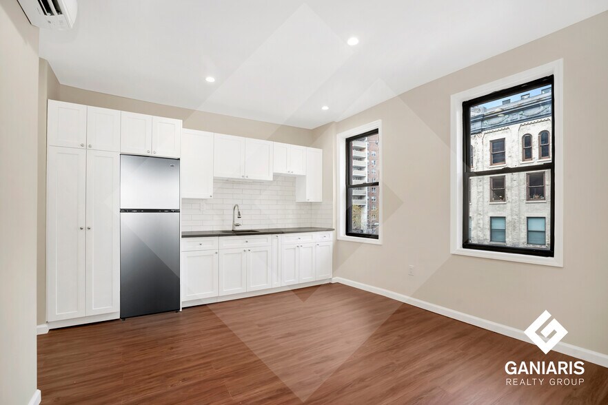 More Photos Of 21 Harrison St, New York Apartments For Lease