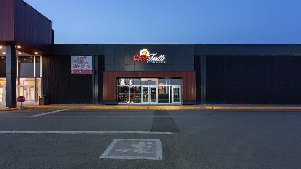 More Photos Of 705 Av Du Pont N, Alma General Retail For Lease