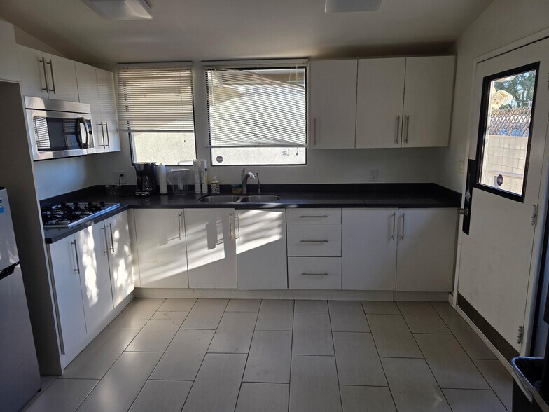 More Photos Of 11100 Sheldon St, Sun Valley Office Residential For Sale