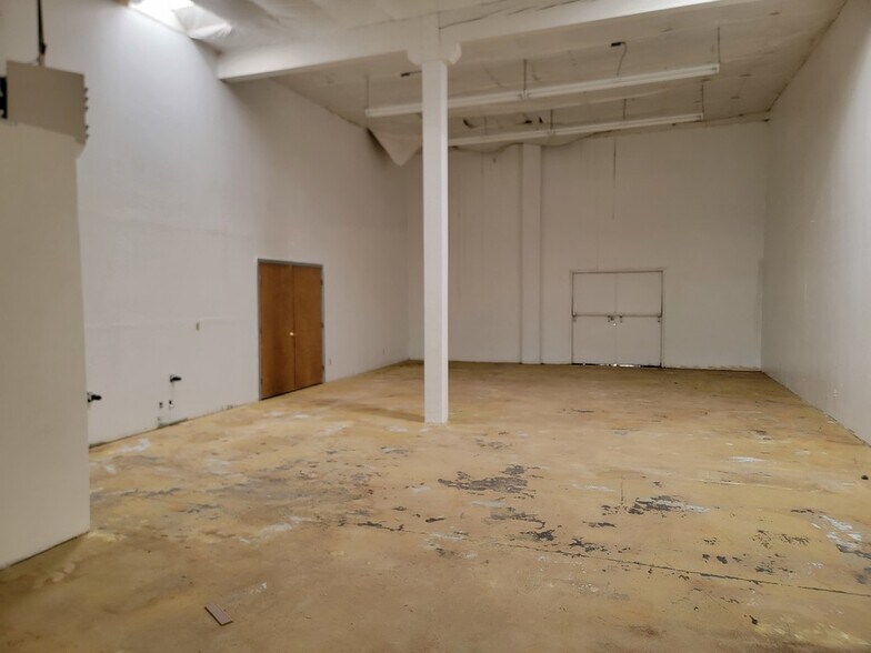 More Photos Of 2025-2061 State St, Salem Warehouse For Lease