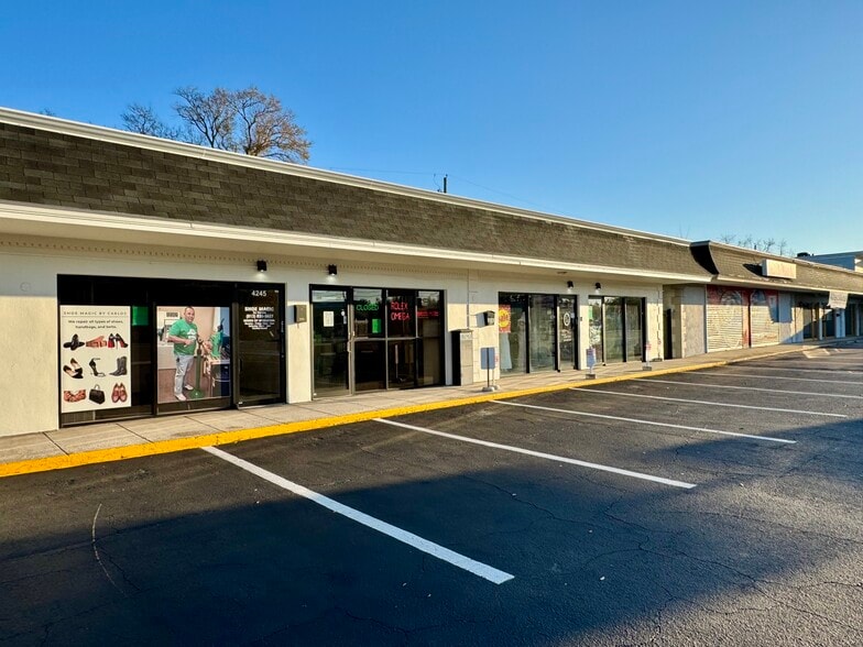 More Photos Of 4239 W Kennedy Blvd, Tampa General Retail For Lease