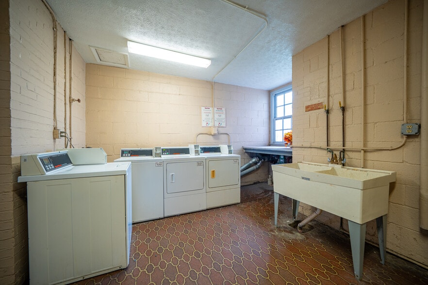 More Photos Of 15500 Van Aken, Shaker Heights Apartments For Sale