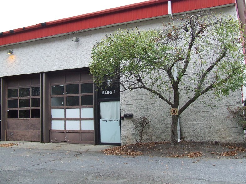 More Photos Of 876 N Lenola Rd, Moorestown Warehouse For Lease