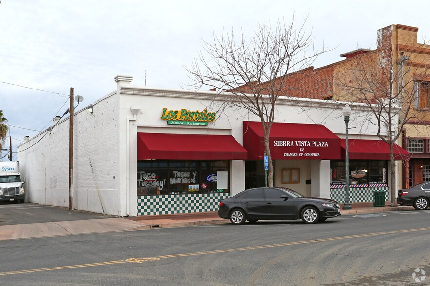 Primary Photo Of 133 W Honolulu St, Lindsay Storefront For Lease