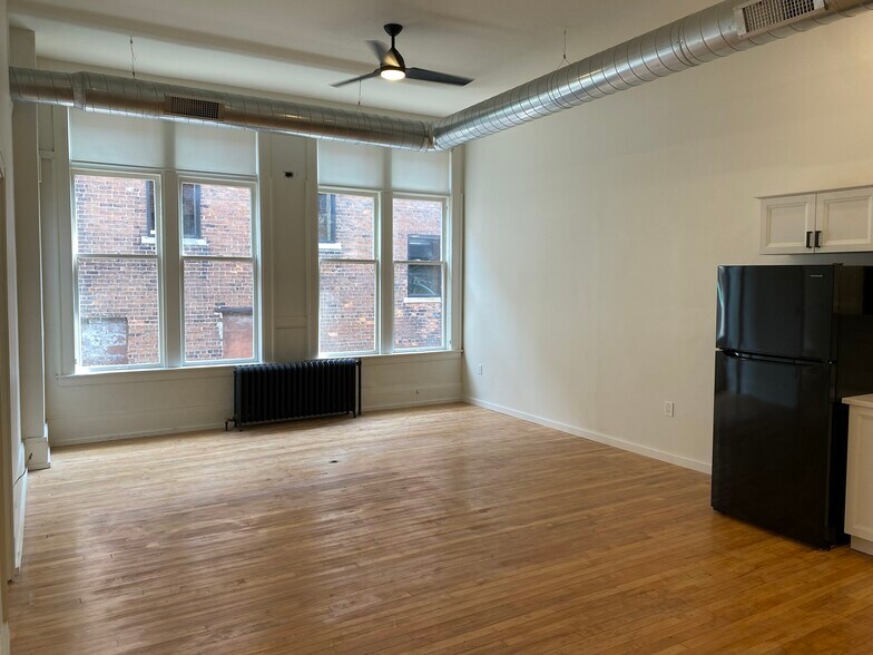 More Photos Of 17 W Lawrence St, Pontiac Apartments For Sale