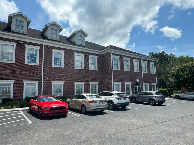 More Photos Of 120 Suburban Rd, Knoxville Office For Lease